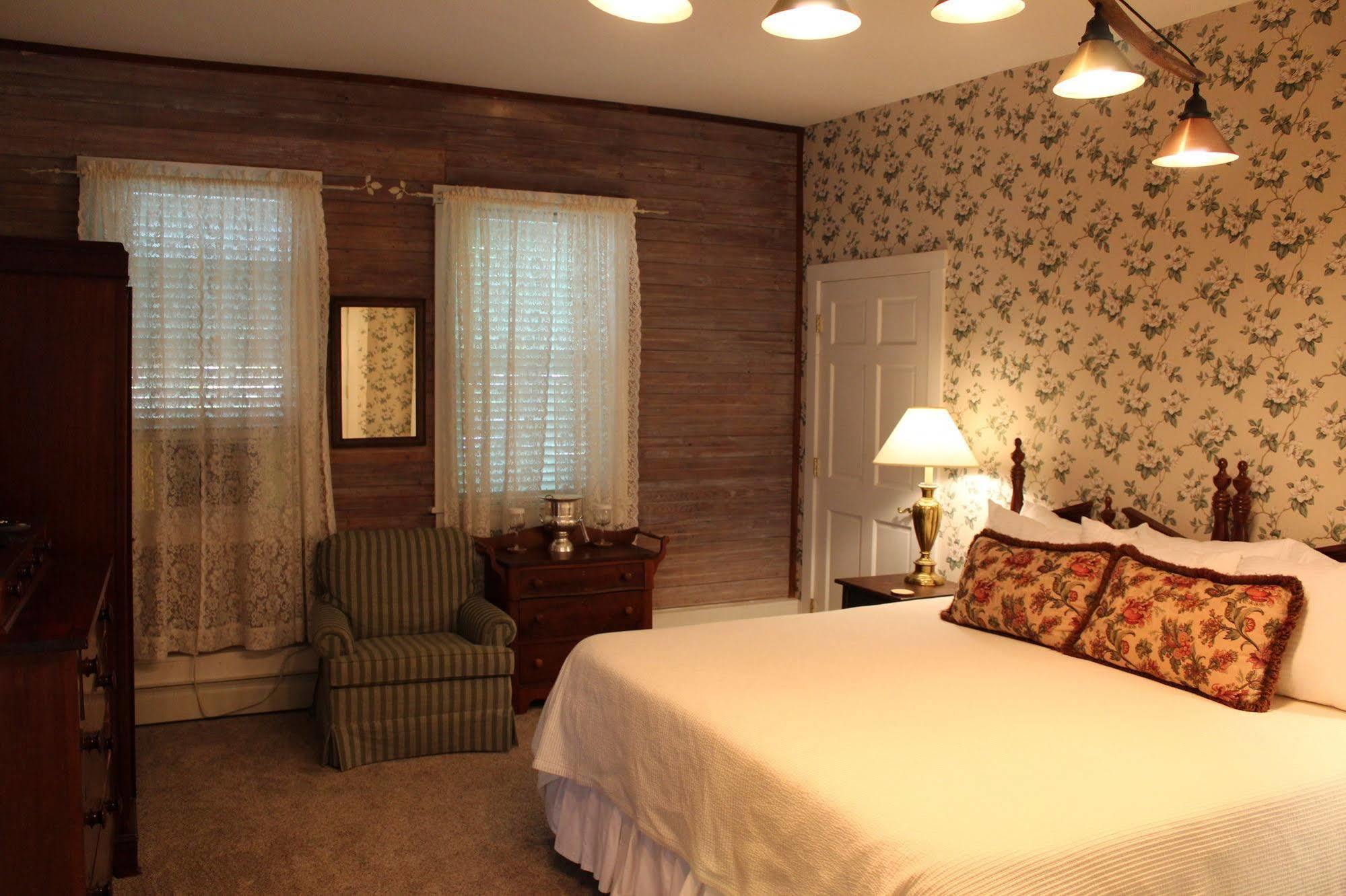Heart Of The Village Bed & Breakfast In Shelburne Vt Eksteriør bilde